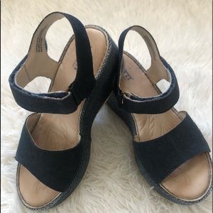 Born Lucee Platform Sandal Size 8 Blue